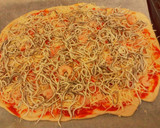 Foto del paso 5 de la receta: 🍕Pizza de gulas y gambas