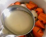 Hình bước làm 6 của món Món Pháp Blanquette De Veau - Thịt Bê Hầm Cà Rốt Nấm Phủ Sốt Bơ Trứng