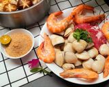 Hình bước làm 2 của món Lẩu Thái hải sản