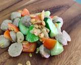 ยำลูกชิ้นแตงกวาดอง วิธีทำสูตร 3 รูป