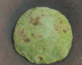 પાલક રોટી (Palak Roti Recipe In Gujarati) રેસીપી સ્ટેપ3ફોટો