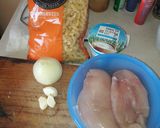 Tejfölös csirkepörkölt tésztával recept fázis 1 fotója