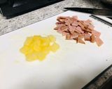 Foto del paso 1 de la receta: Hawaiian applewood smoked ham and pineapple fritters