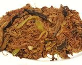 Foto del paso 10 de la receta Fideos de arroz salteados con ternera y verduras a la corcuma