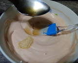 Foto del paso 2 de la receta: Salsa rosa en 3 minutos