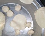 A picture of step 4 of Tandoori momos.
