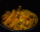 Une image de l'étape 3 de Tomate confite entière en sirop vanillé, coulis de poivron et olives confites.
