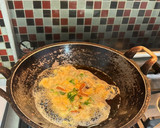 Foto langkah ke 2 dari resep Telur Dadar Pizza.