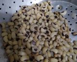 A picture of step 1 of Lobia curry.