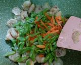 Foto langkah ke 3 dari resep Tumis buncis + wortel.