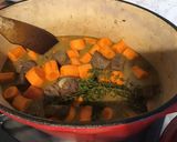 Une image de l'étape 7 de Bœuf mijoté aux carottes,haricots blancs et tomates confites.