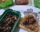Foto del paso 7 de la receta: Pan con atún, hongos, cebolla y morrón