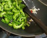 Foto langkah ke 3 dari resep Tumis Pare Teri Medan.