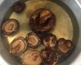 Foto langkah ke 1 dari resep Sup Ayam Jamur.