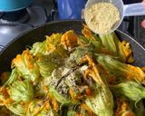 Foto del paso 3 de la receta: Acá las quecas! De flor de calabaza!