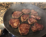 Foto del paso 16 de la receta: Solomillo con salsa de setas y salsa parís