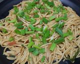 ग्रीन अनियन नूडल्स (Green onion noodles recipe in Hindi) रेसिपी चरण 2 फोटो