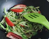 Foto langkah ke 5 dari resep Tumis Waluh Muda.