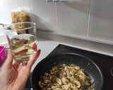 Foto del paso 5 de la receta: Pasta con setas, trufa, chalota y vino