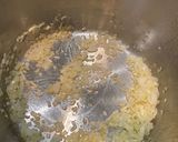A picture of step 2 of Vegan chilli con carne.