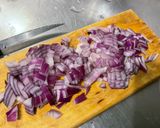 Une image de l'étape 5 de Salade de carottes, tomates et oignon rouge à la burrata et persil.