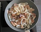 Foto del passaggio 3 della ricetta Caserecce calamari e pecorino