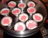 Foto langkah ke 5 dari resep Bolu kukus merah merona.