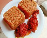A picture of step 4 of Jollof rice with sauced chicken 😋😋.