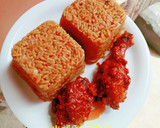 A picture of step 4 of Jollof rice with sauced chicken 😋😋.