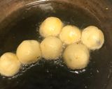 A picture of step 4 of Paneer choco balls.
