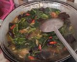 Foto langkah ke 4 dari resep Tumis Kangkung Jamur kuping.