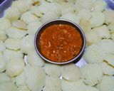 A picture of step 4 of Semolina idli.