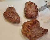 Foto del paso 2 de la receta: Carrilleras ibéricas en salsa de reineta, calabacín y macademia