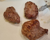 Foto del paso 2 de la receta: Carrilleras ibéricas en salsa de reineta, calabacín y macademia
