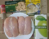 Foto del paso 1 de la receta: Pechuga de pollo con salsa de manzana y champiñones