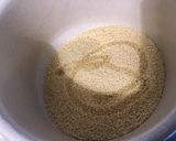 Une image de l'étape 1 de Semoule moyenne au bouillon de crevettes et aneth.