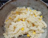 A picture of step 4 of White sauce pasta with Indian twist.