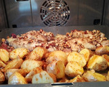 Foto del paso 6 de la receta: Pollo asado con avellanas caramelizadas