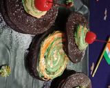 A picture of step 5 of Mini choco pancakes with tricolour frosting.
