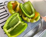 Une image de l'étape 2 de Courgettes et poivrons au lard et épices.