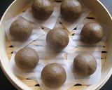 A picture of step 5 of Steamed Azuki Stuffed Muscovado Cakes.