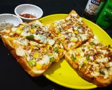 બ્રેડ પીઝા (Bread Pizza Recipe In Gujarati) રેસીપી સ્ટેપ3ફોટો