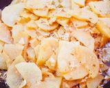 A picture of step 4 of Zeera Aloo.