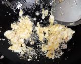 Foto langkah ke 3 dari resep Nasi Goreng Tahu Telur.
