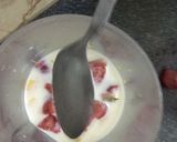 A picture of step 2 of Mango & strawberry shake.