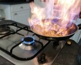 Une image de l'étape 3 de Crumble aux pommes caramélisées flambées au Calvados 🍎.