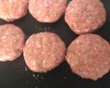 Foto del paso 7 de la receta: Biftekia, burger griega rellenita de feta
