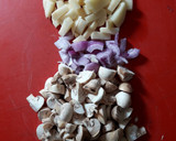 Foto del paso 1 de la receta: Crema de champiñones con pistachos y queso de cabra