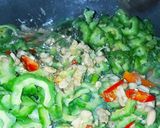 Foto langkah ke 7 dari resep Tumis Pare Oncom Teri Nasi.
