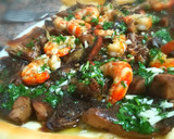 Foto del paso 10 de la receta: Coca con Rovellons, Alcachofas y Gambas
